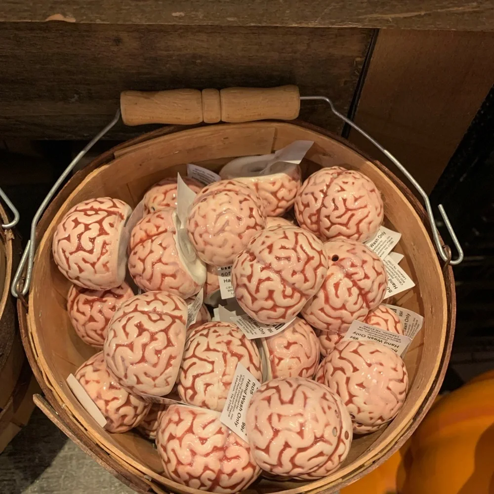 2 pc 🧠 salt/pepper shakers Halloween Brain creepy scary season table Decor new - Picture 3 of 5